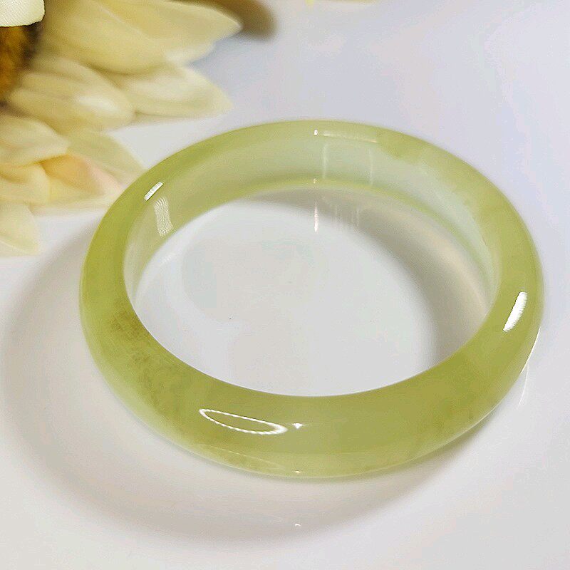 辽宁岫岩玉冰种岫玉手镯淡黄色飘花玉镯手饰