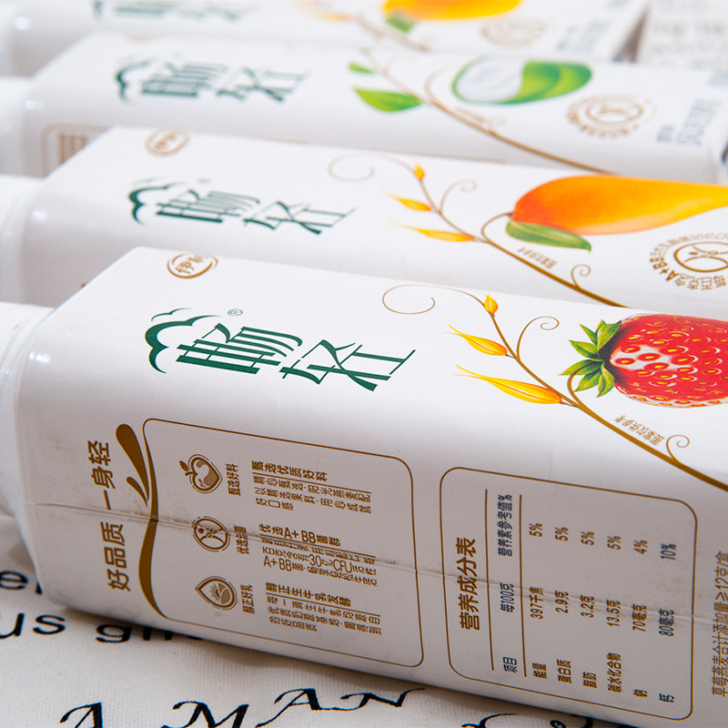 伊利畅轻酸牛奶瓶装450g4瓶燕麦草莓黄桃味浓酸奶