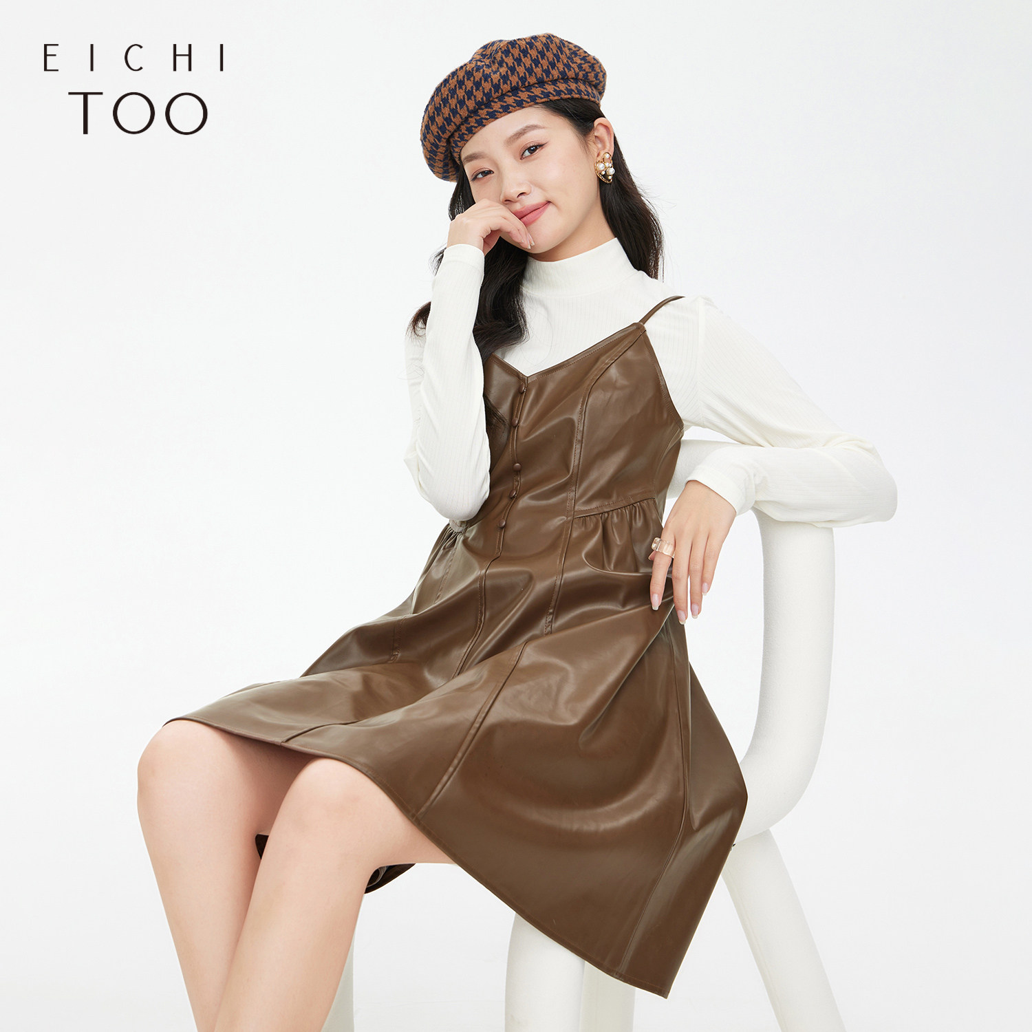 爱居2022秋季新品女装裙子蛋白pu面料温暖连衣裙