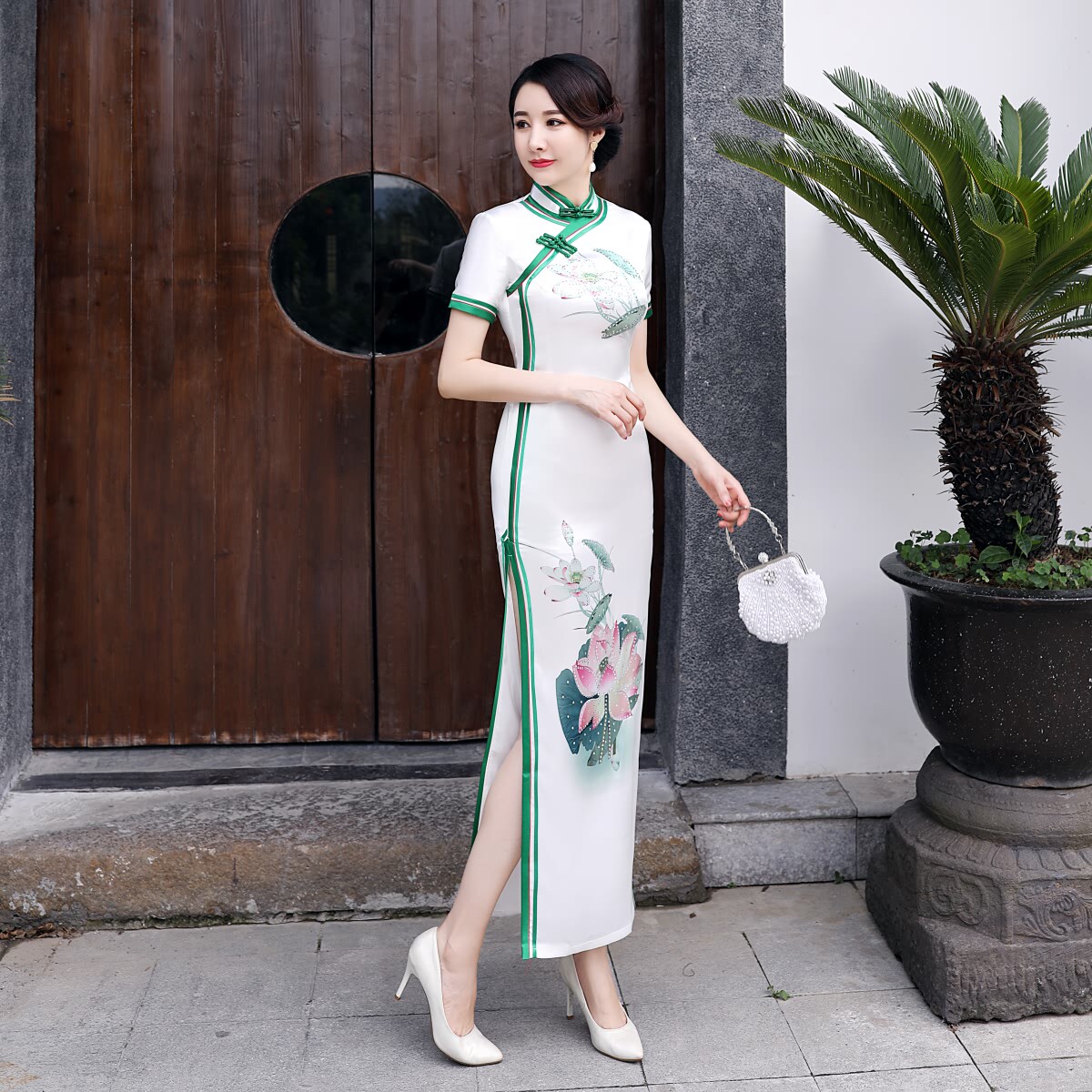 中年妈妈旗袍白色高开叉性感连衣裙女士走秀表演旗袍