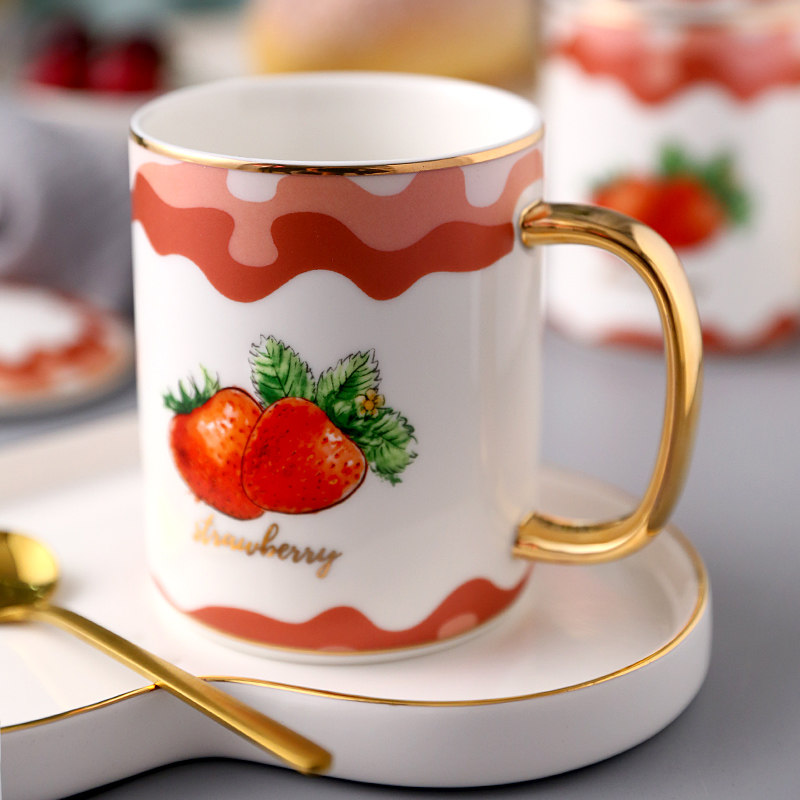 草莓ins杯子创意个性潮流陶瓷马克杯带盖勺可爱马克杯