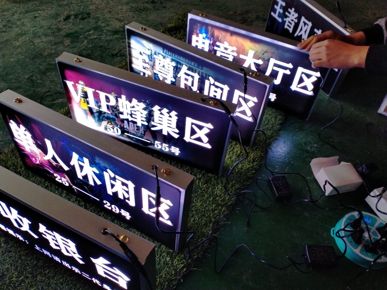 网吧分类网咖发光灯箱电竞区域牌包间双人卡座标志牌