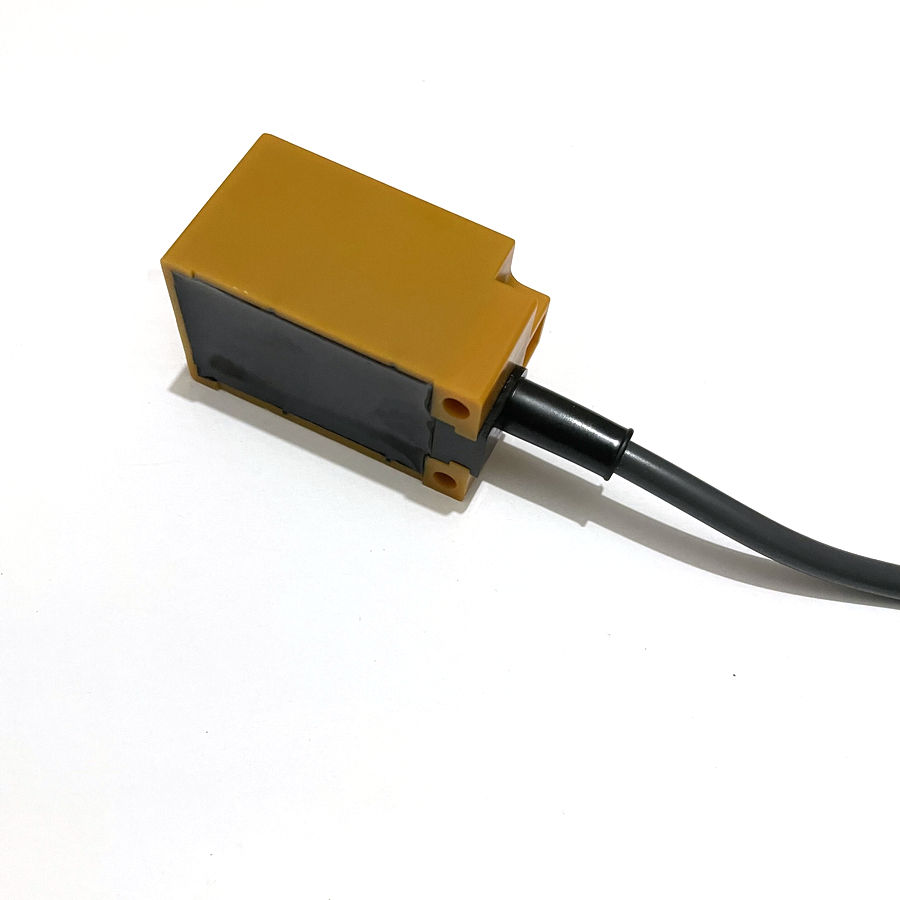 三线方形接近开关tln10me1npnno常开限位金属感应传感器