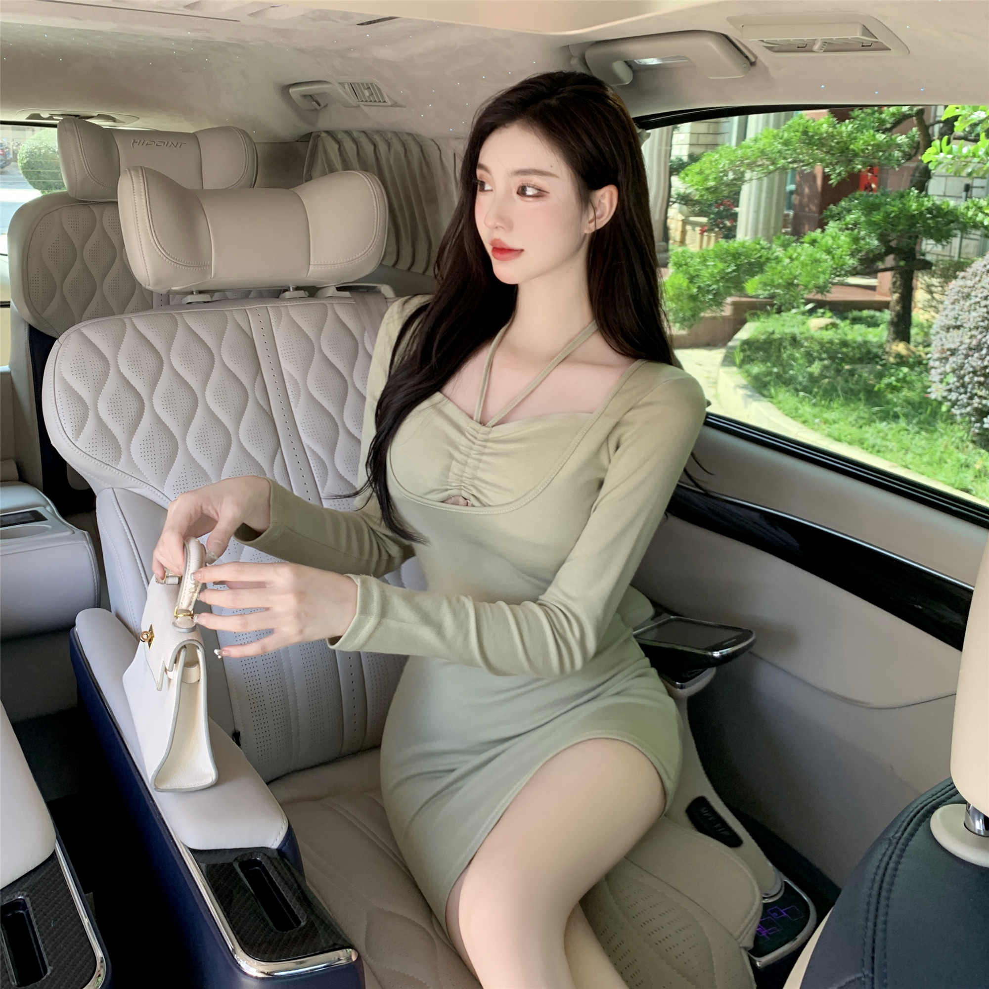 针织连衣裙秋冬2021新款纯欲紧身性感包臀裙挂脖连衣裙