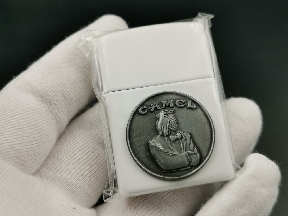 原装正品zippo全新1995年白烤漆烤漆骆驼乔贴章zippo