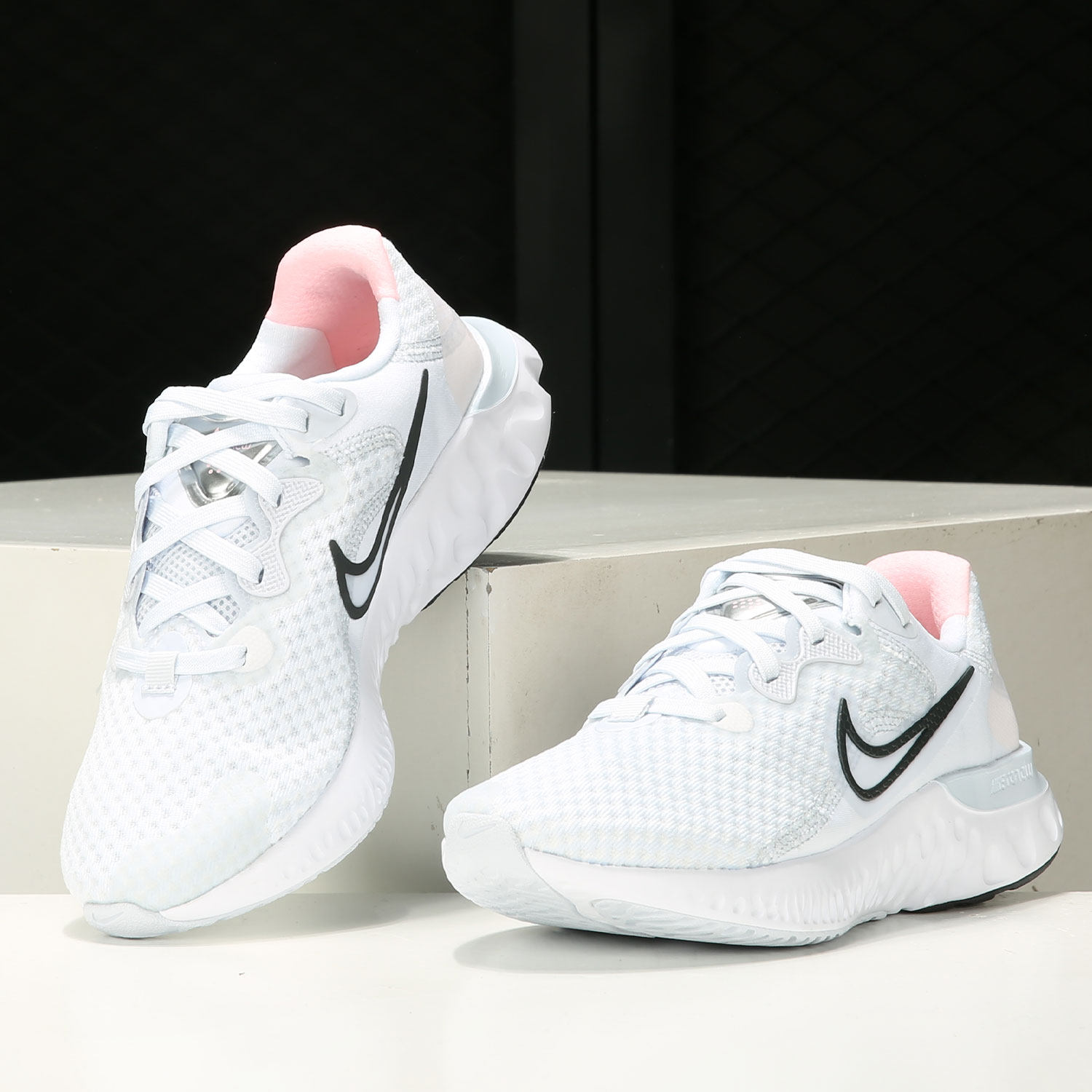 nike耐克正品2020冬季新款女子轻便健步减震跑步鞋