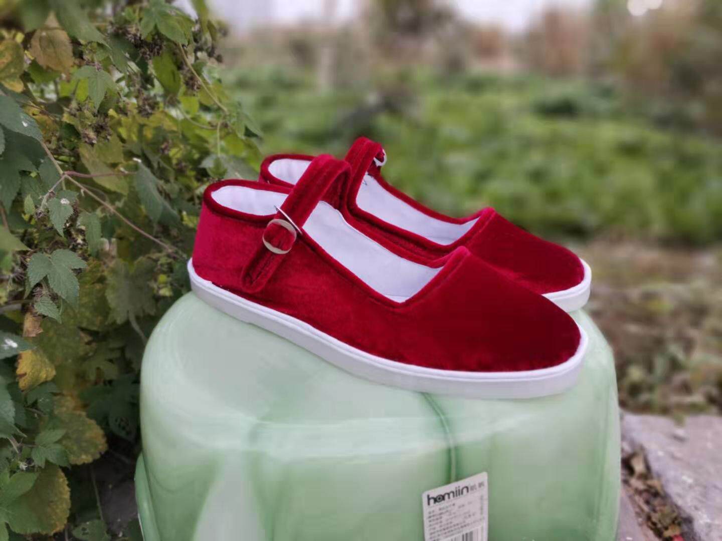 订做低帮包扣带一字平底塑料白塑料金丝绒红色布鞋布鞋