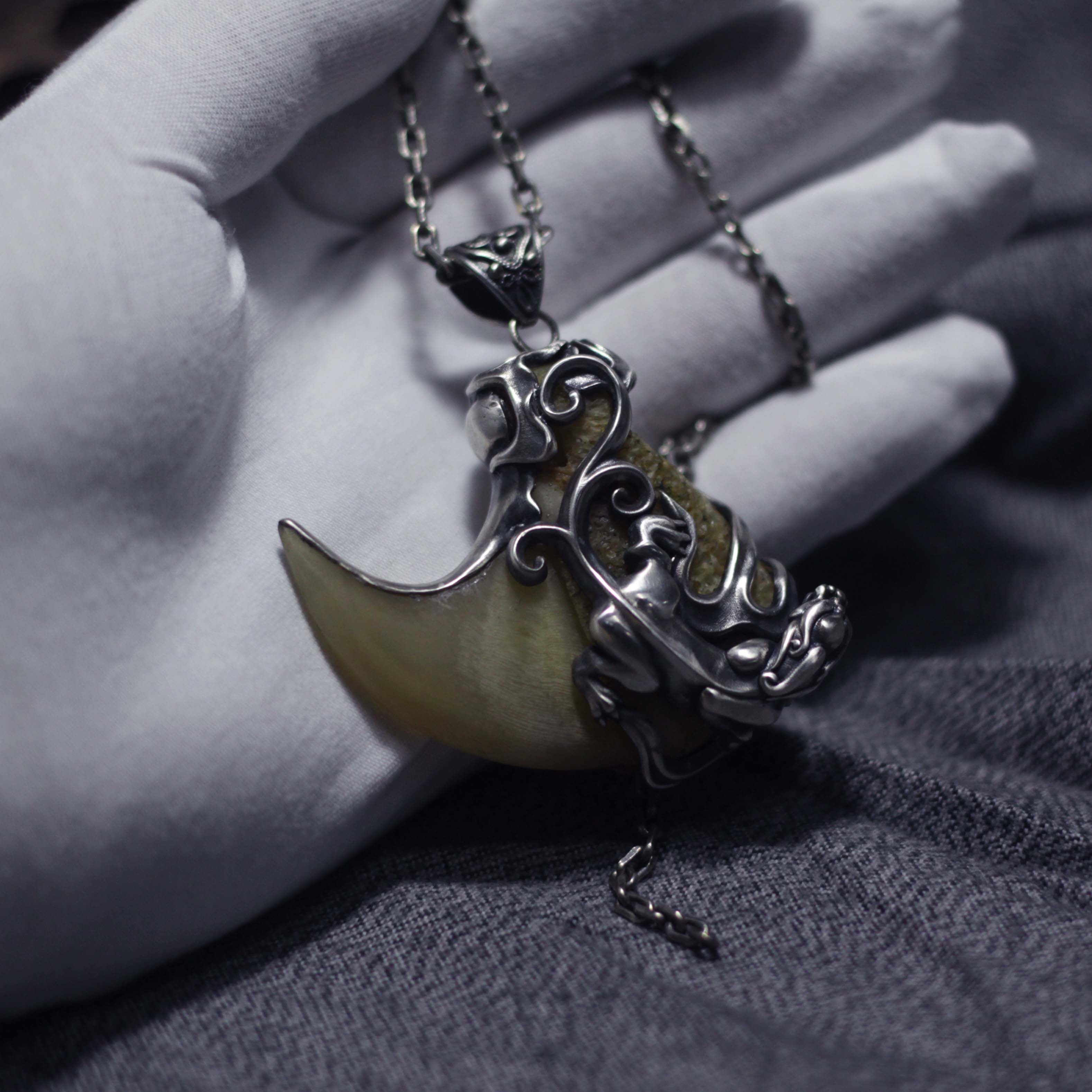 匠人手工银金钱豹牙镶嵌雕蜡爪子狼牙虎牙熊牙设计挡裂包牙加工