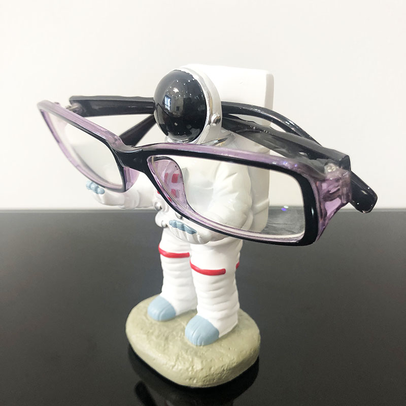 戴镜框眼镜眼镜变形_玳瑁色眼镜男生能戴吗_戴眼镜也能上太空了