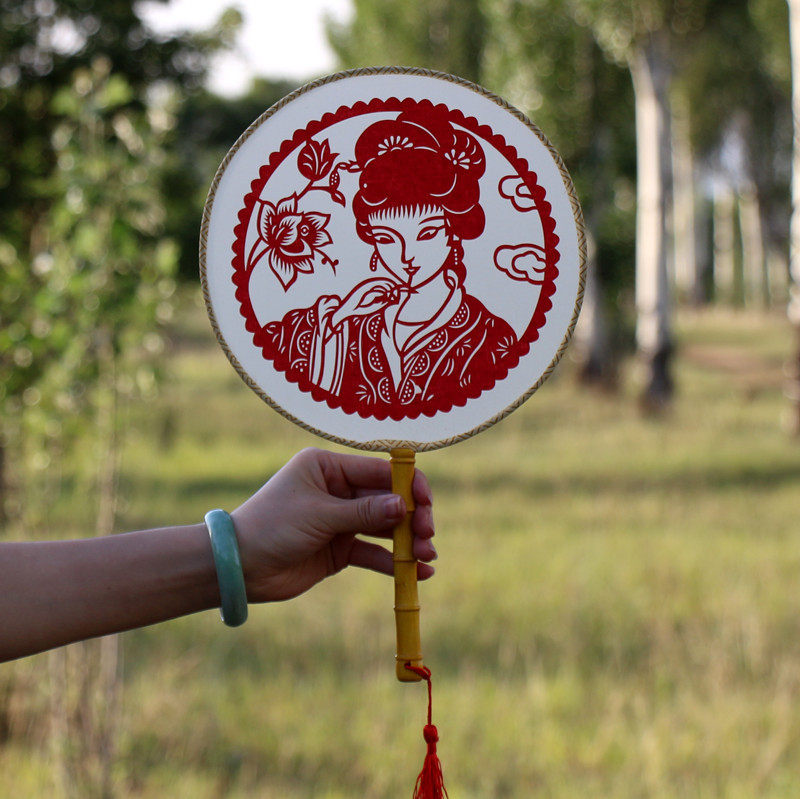 包邮中国风特色送老外礼品剪纸团扇真丝扇子剪纸窗花送女朋友礼品