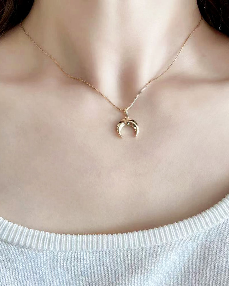 奢瑞14k黄金金牛角吊坠牛气冲天时尚素金月亮颈饰