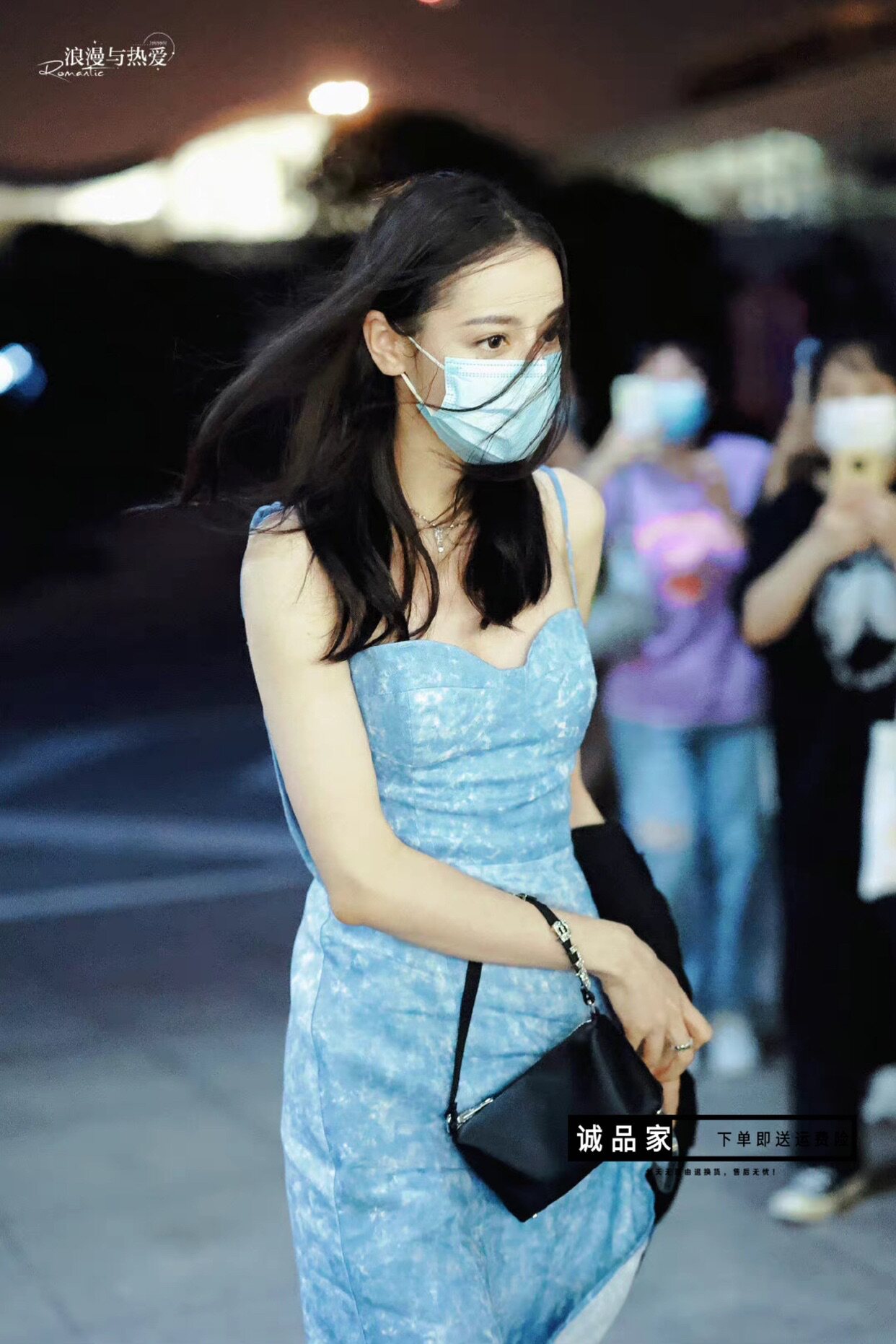 迪丽巴高雯同款衣服收腰显瘦牛仔吊带背心开叉连衣裙