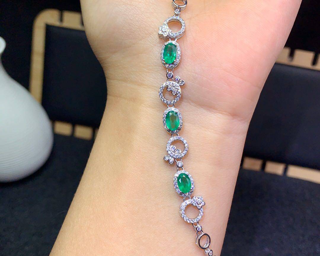 手链镶嵌天然祖母绿主石蝴蝶飞舞奶奶绿宝石手链