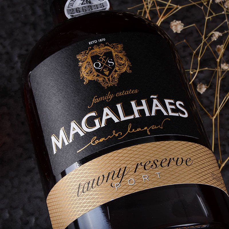 茶色女性晚安甜酒葡萄牙麦哲伦珍藏波特20度酒精加强葡萄酒