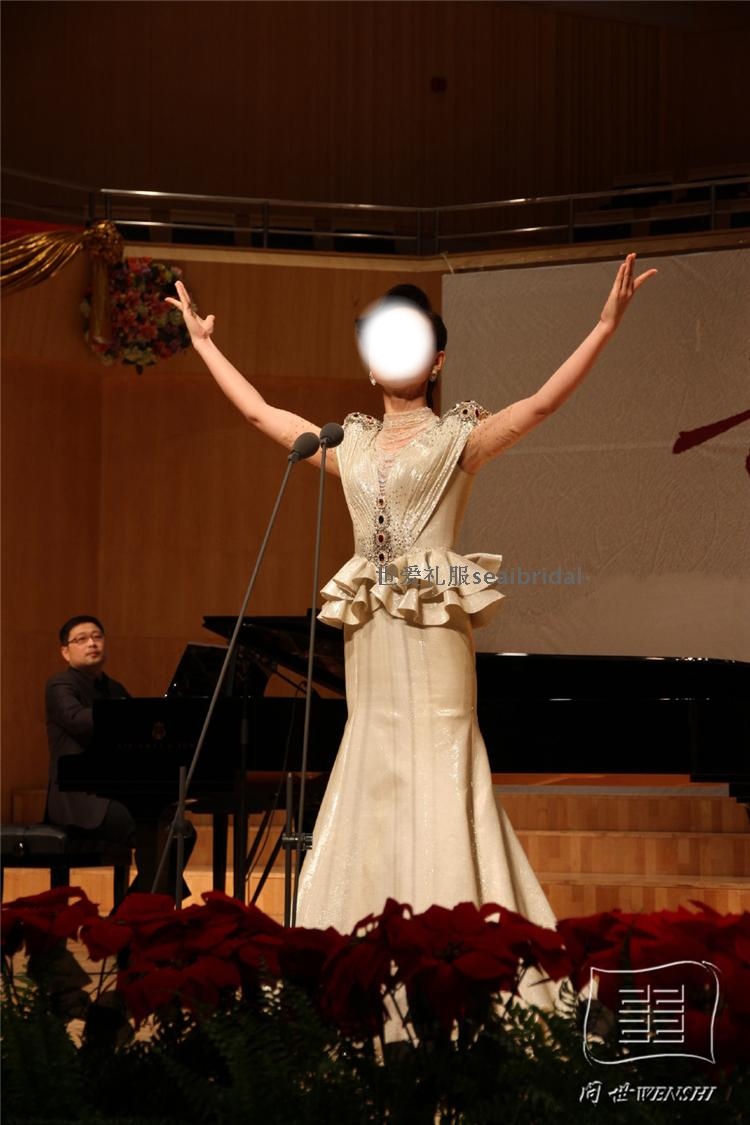 民歌声乐礼服女新款演出礼服显高瘦浅灰色个人音乐会独唱歌手礼服
