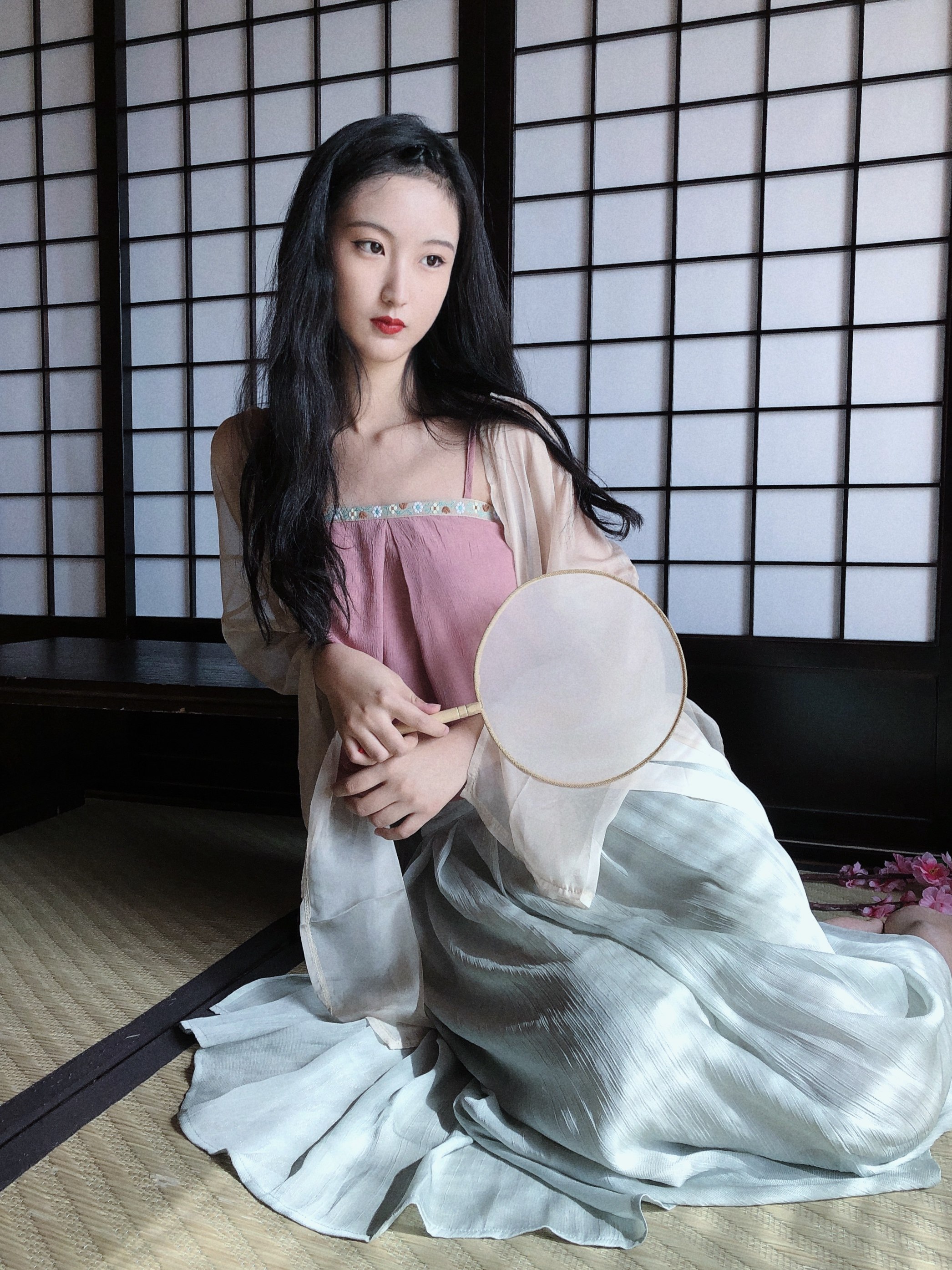 阁楼蝴蝶荷里流莺国风汉元素宋制刺绣吊带背心半身裙