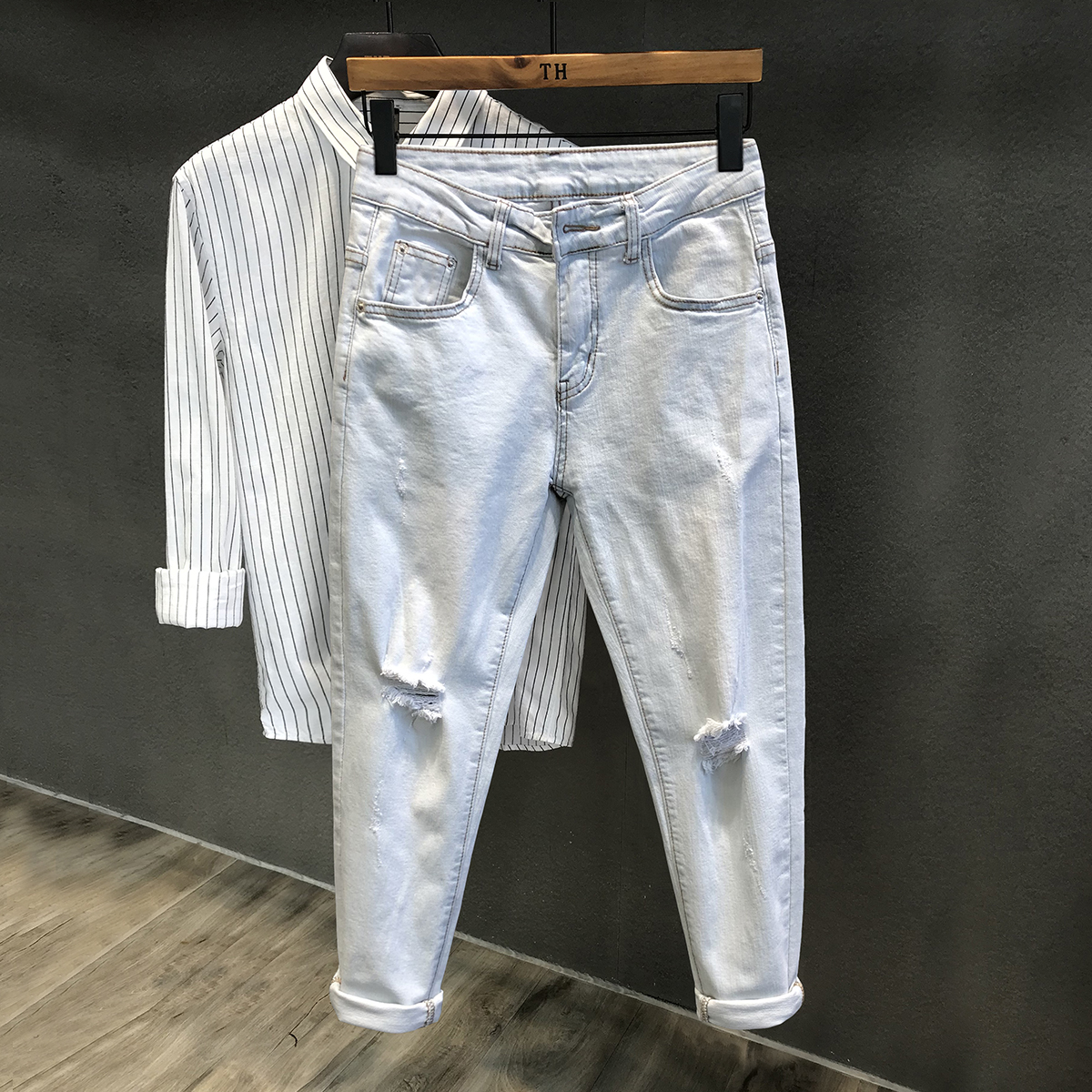 百搭高街潮牌膝盖破洞九分牛仔裤男士修身小脚裤韩版浅色秋季裤子