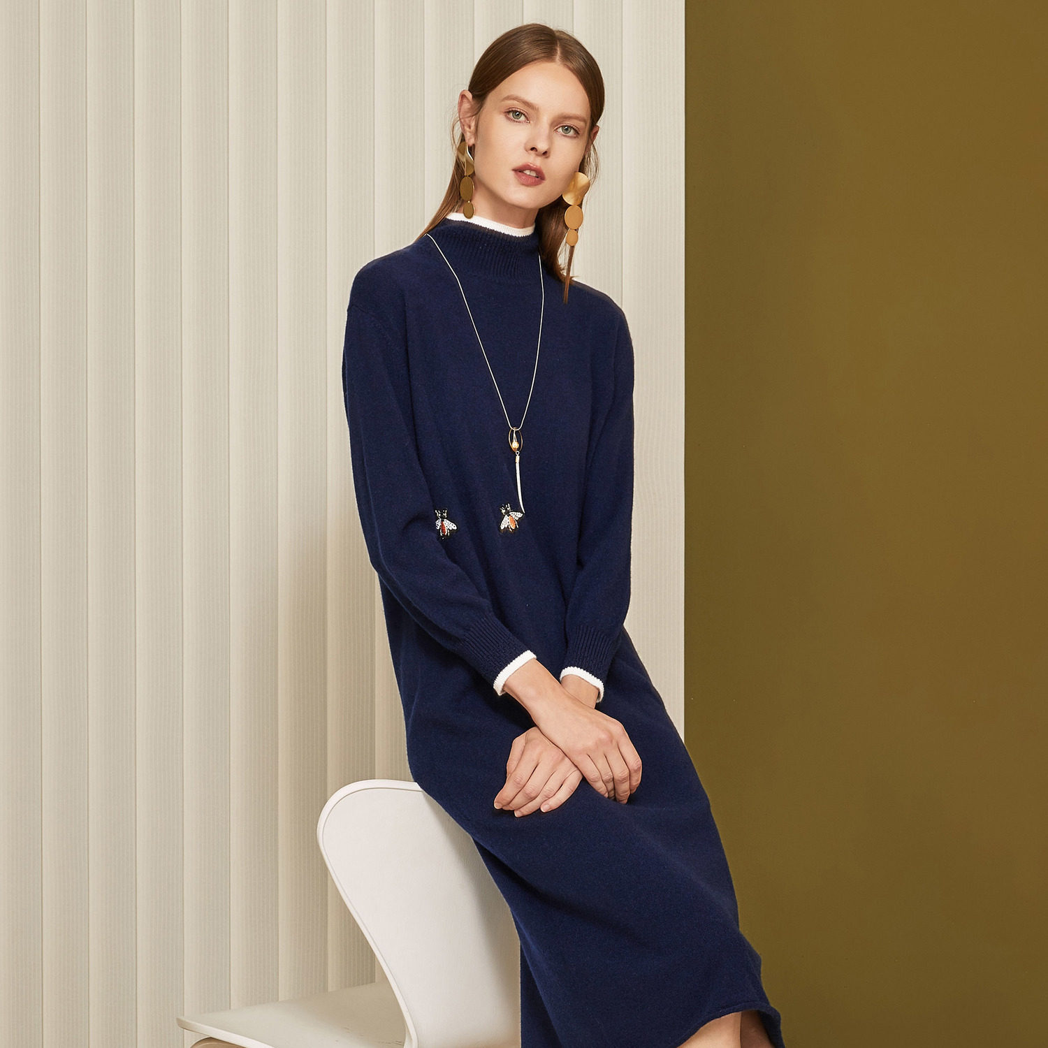 juzui/玖姿品牌女装2019冬季新款休闲贴布绣羊绒针织毛衫连衣裙女