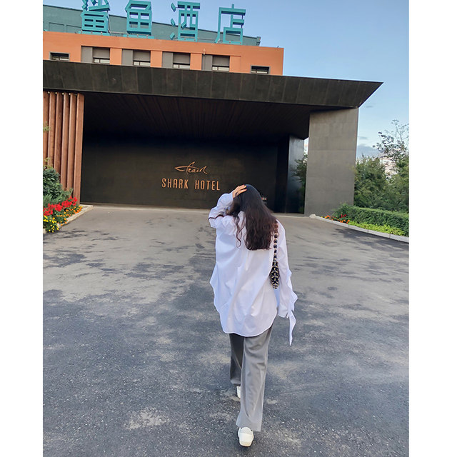 Net red new spring and autumn women's scheming shirt Hong Kong style loose western style mid-length Korean college style shirt Net red new spring and autumn women's scheming shirt Hong Kong style loose western style mid-length Korean college style shirt