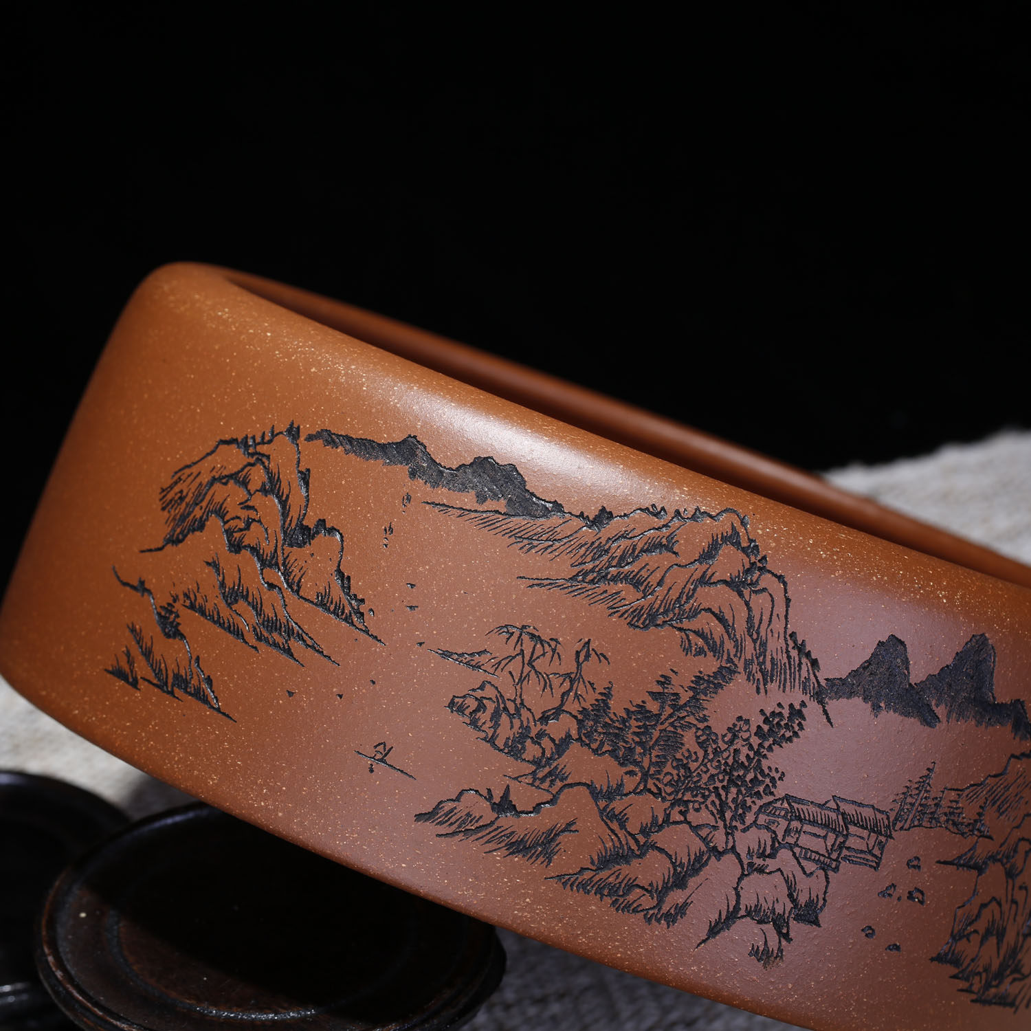 山水字画水洗工艺艺师谢威手工双面刻绘宜兴紫砂茶道