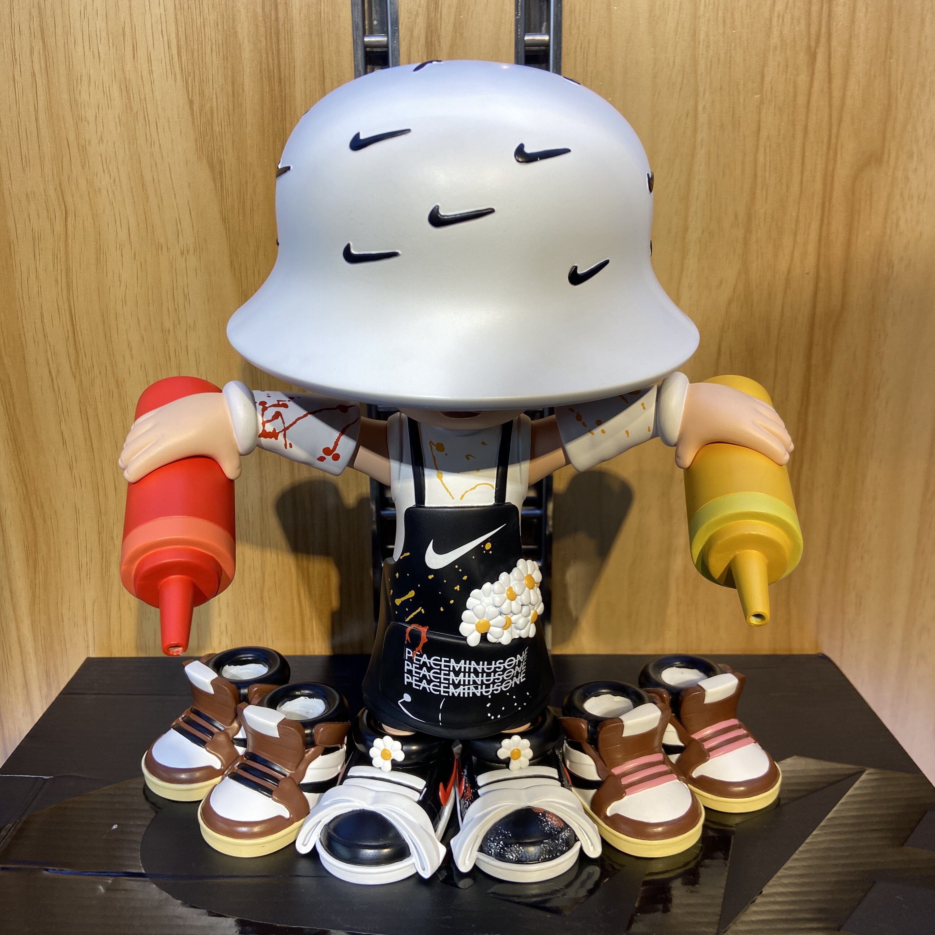 618大促顺丰包邮现货权志龙手办潮玩恶搞涂鸦创意生日礼物