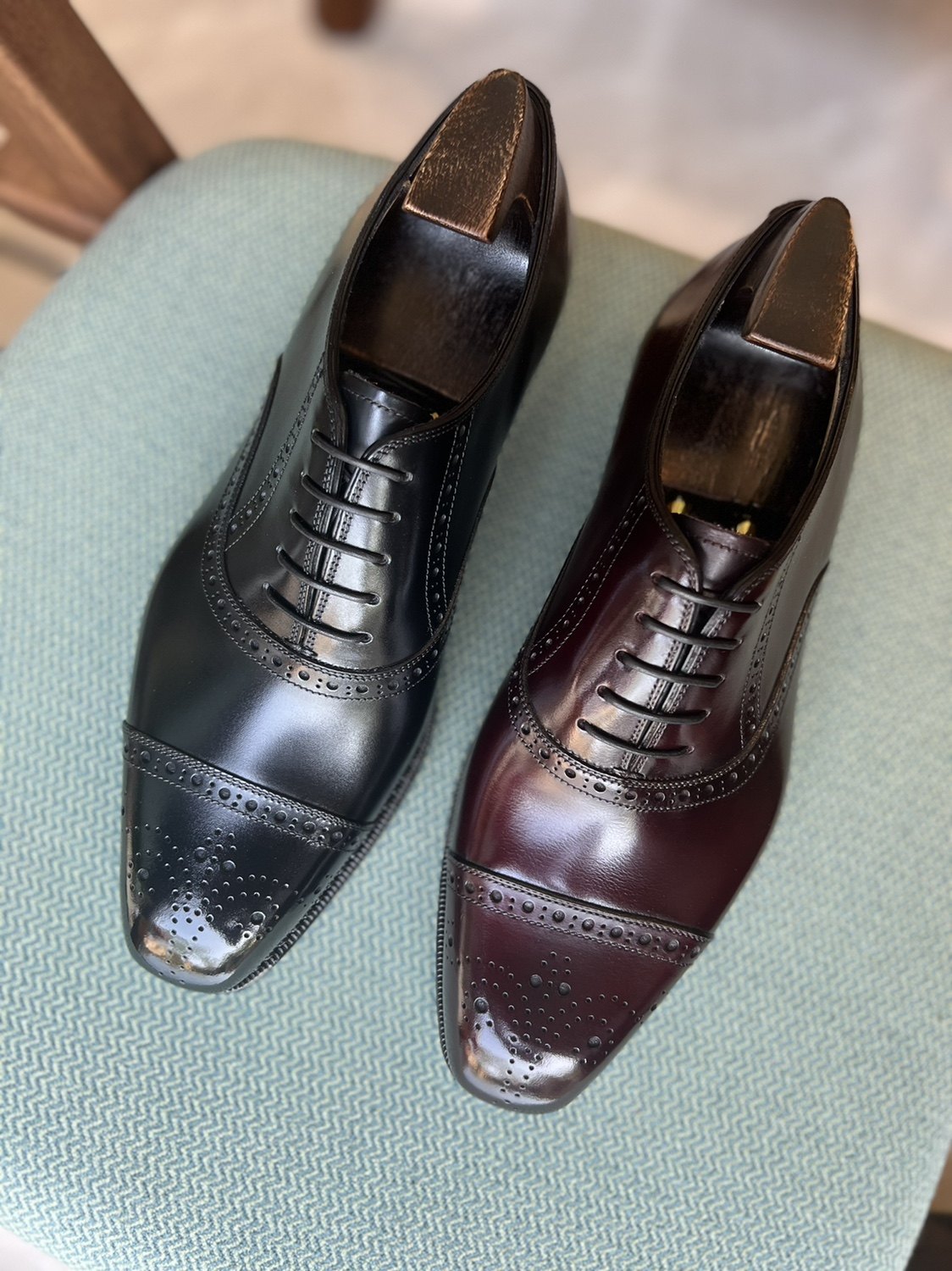 固伦红头层小牛皮正装三接头雕花真皮底手固特异正装皮鞋