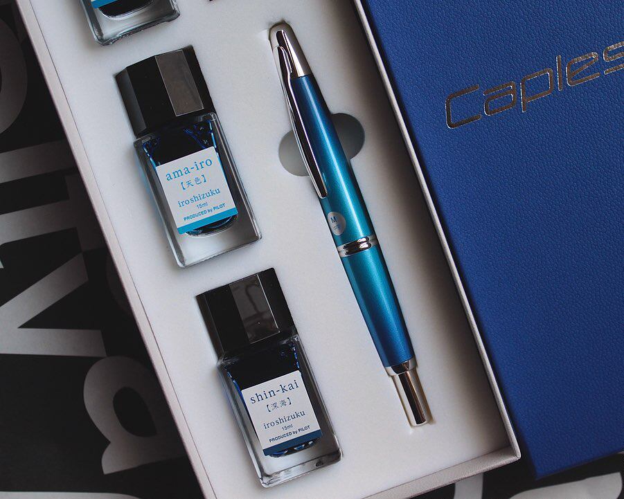 日本pilot百乐capless限定azure渐变蓝色18k按压钢笔