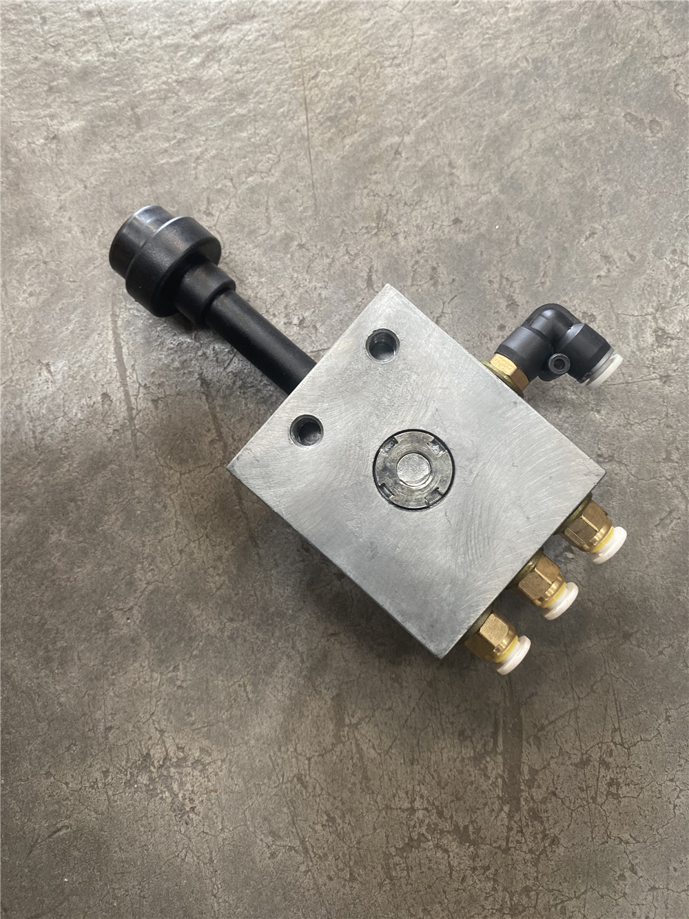 红岩金刚翻斗车自卸车液压举升降开关举升阀3孔4孔比例气阀手控阀