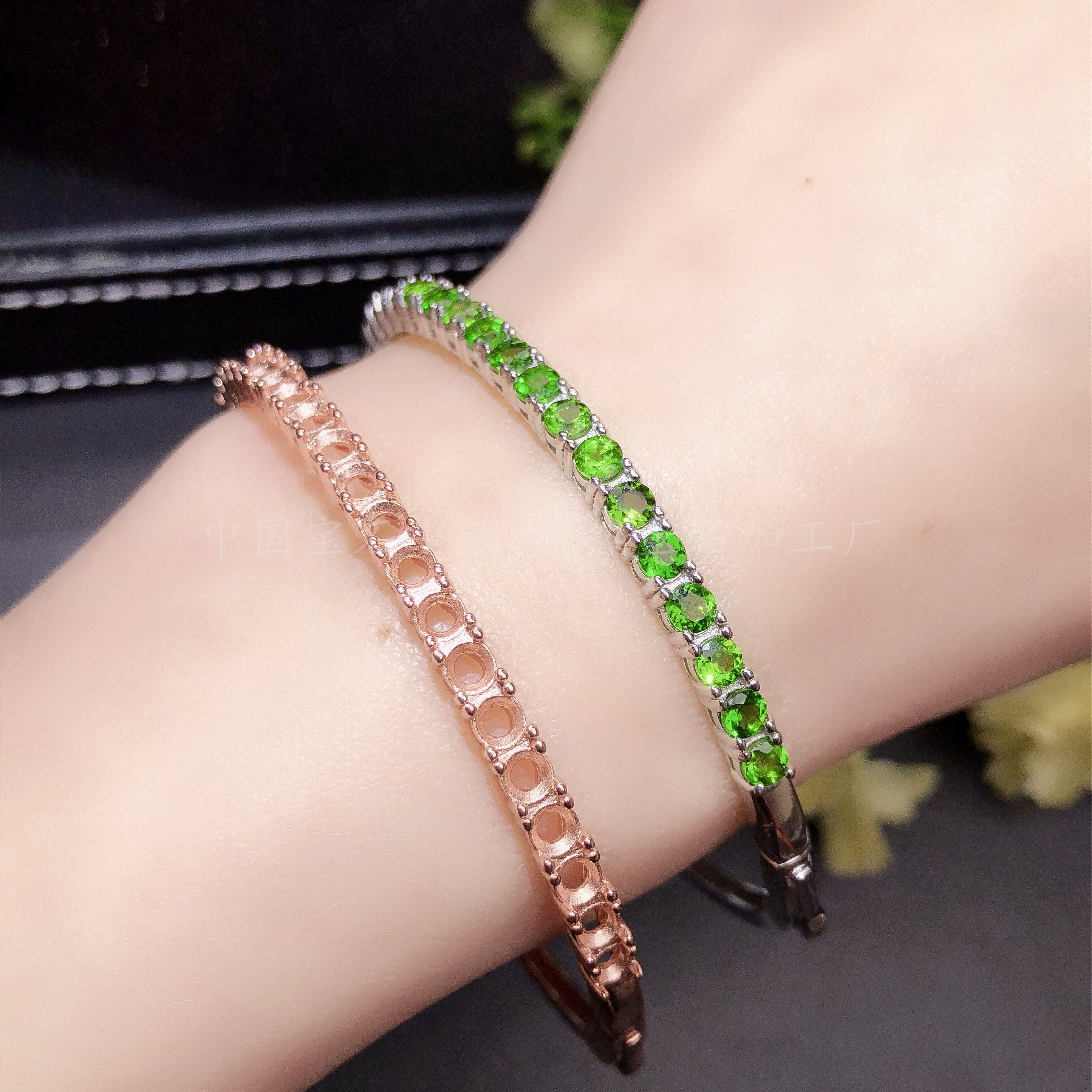 s925纯银圆形3mm手镯空托群镶翡翠蛋面彩宝手镯