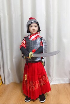 ເສື້ອເກາະ phoenix-wing ຂອງເດັກນ້ອຍ COS Ming Dynasty ສາມາດໃສ່ເຄື່ອງຫຼິ້ນເດັກນ້ອຍທີ່ມີຂະໜາດຊີວິດ embroidered spring ມີດ bow ແລະ arrow shield costume