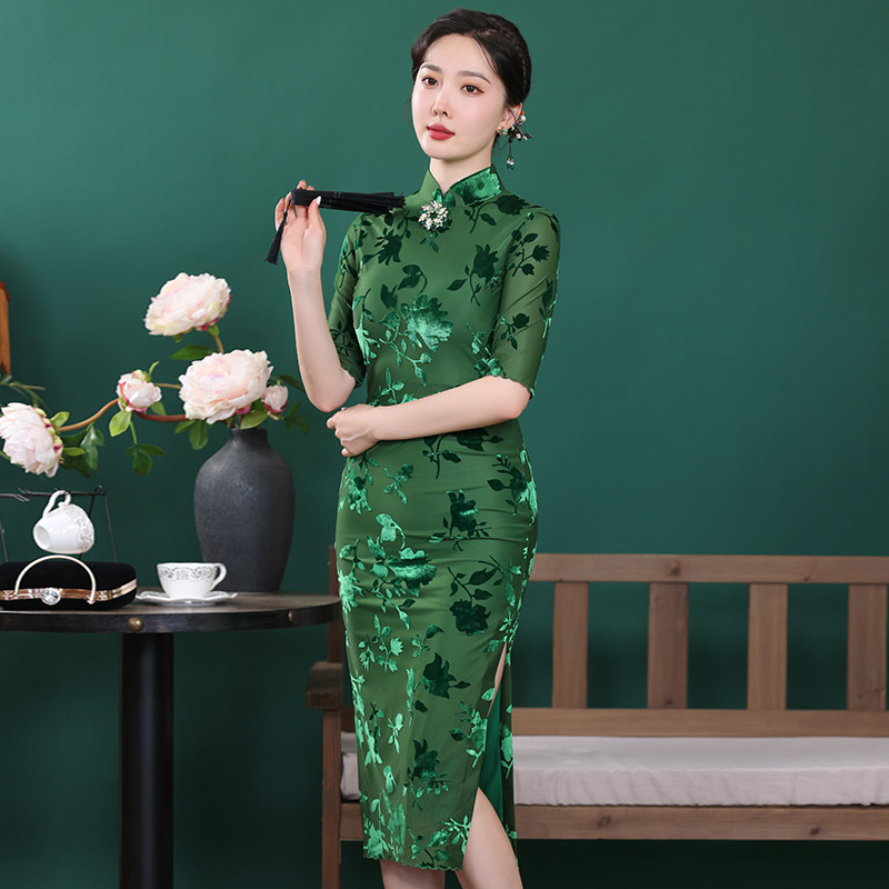 旗袍蝶恋秋季2022新款烂花丝绒改良年轻优雅旗袍