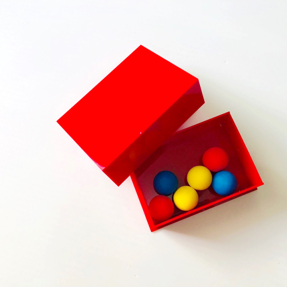 刘谦四空间小球木盒盒中ballsinbox近景商演魔术道具