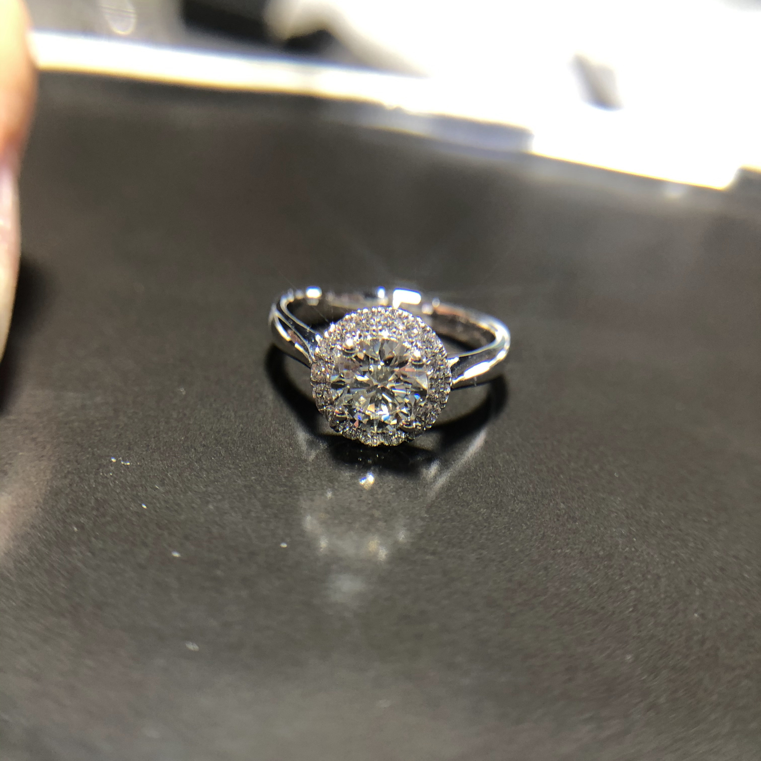 钻石钻戒1.5克拉女戒一克拉克拉天然戒指金钻石18k手饰