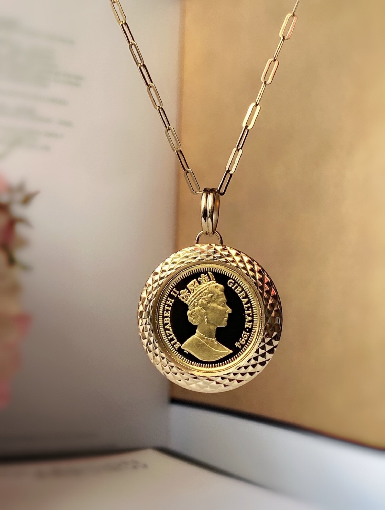 现货百年金币限量发行彼得兔英国女王24k女士项链颈饰