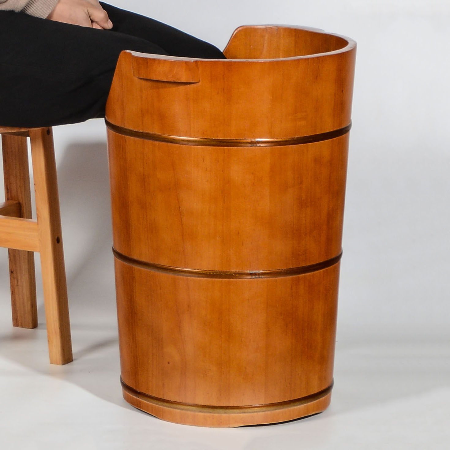 橡木熏蒸足浴实木泡脚桶木质木桶家用过膝盖加热足浴盆