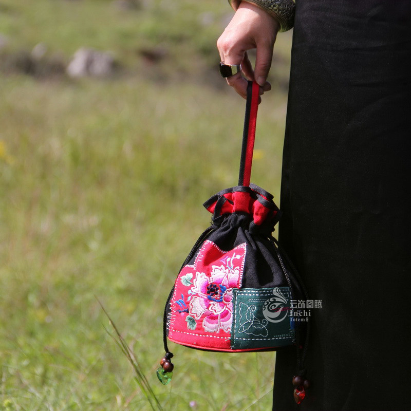绣花云饰图腾原创设计女包民族风包手提手提便携拼布通用款女包
