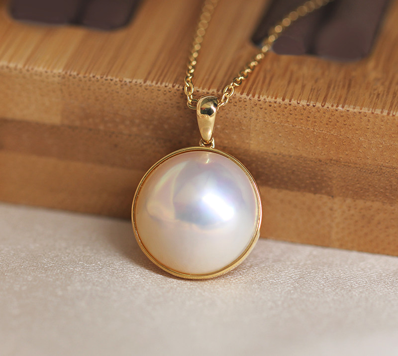 马贝吊坠日本强光玛贝厚实18k金包边经典简约颈饰