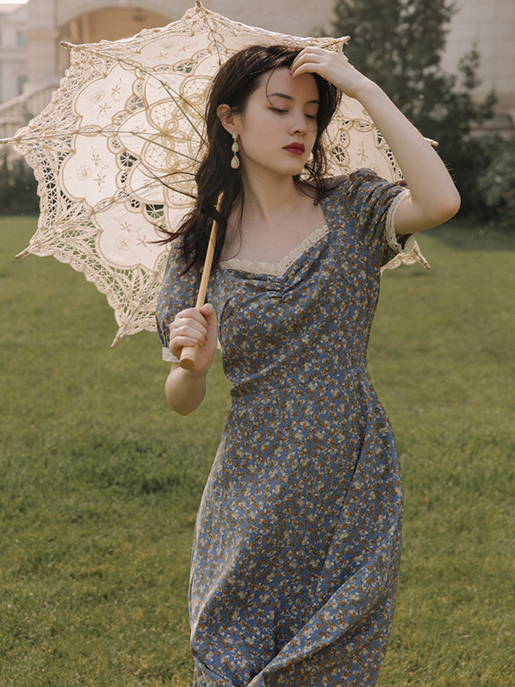 碎花森系桔梗裙女2021新款法式宫廷复古方领小连衣裙