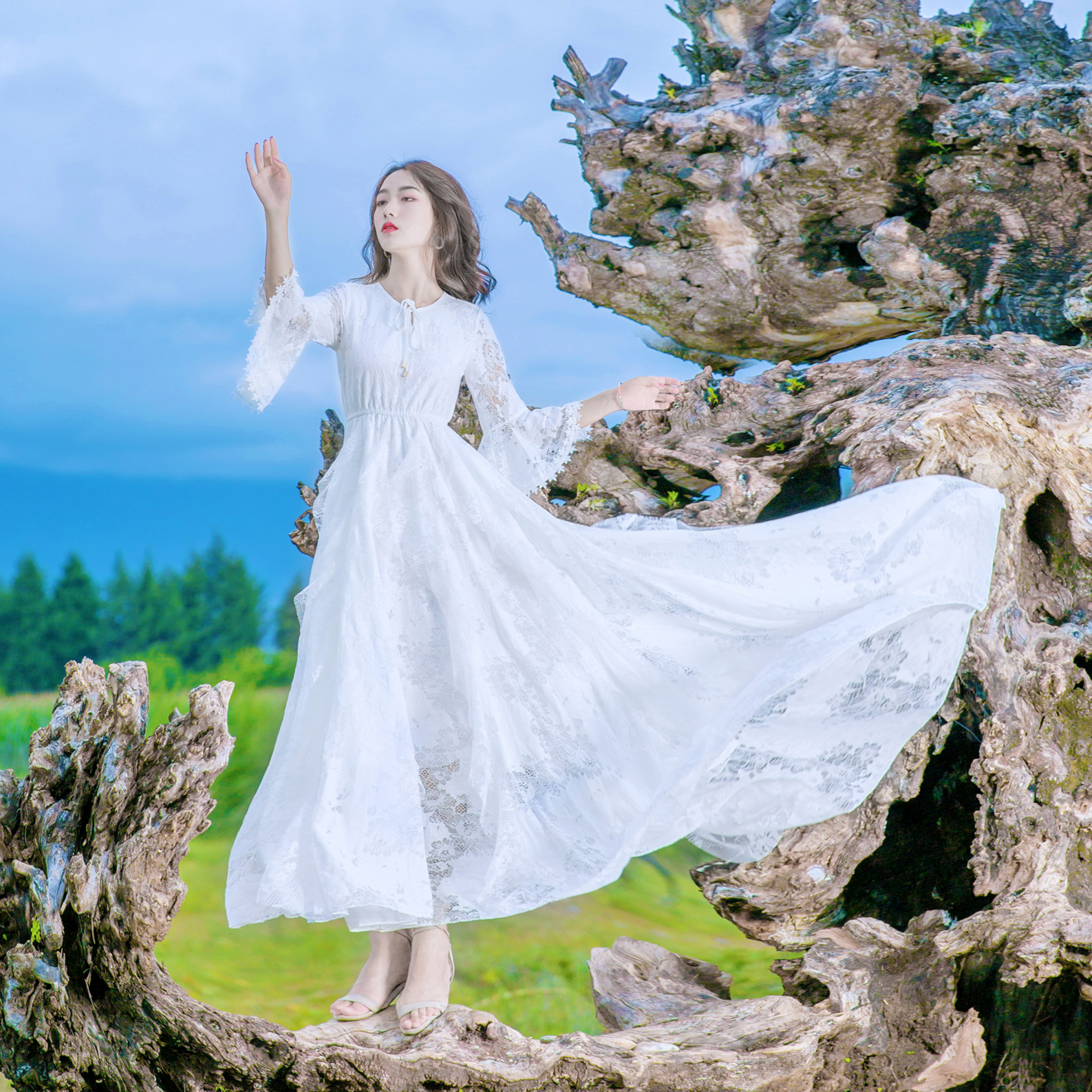甜美气质白色蕾丝连衣裙温柔风少女度假大摆长裙显瘦森系连衣裙仙
