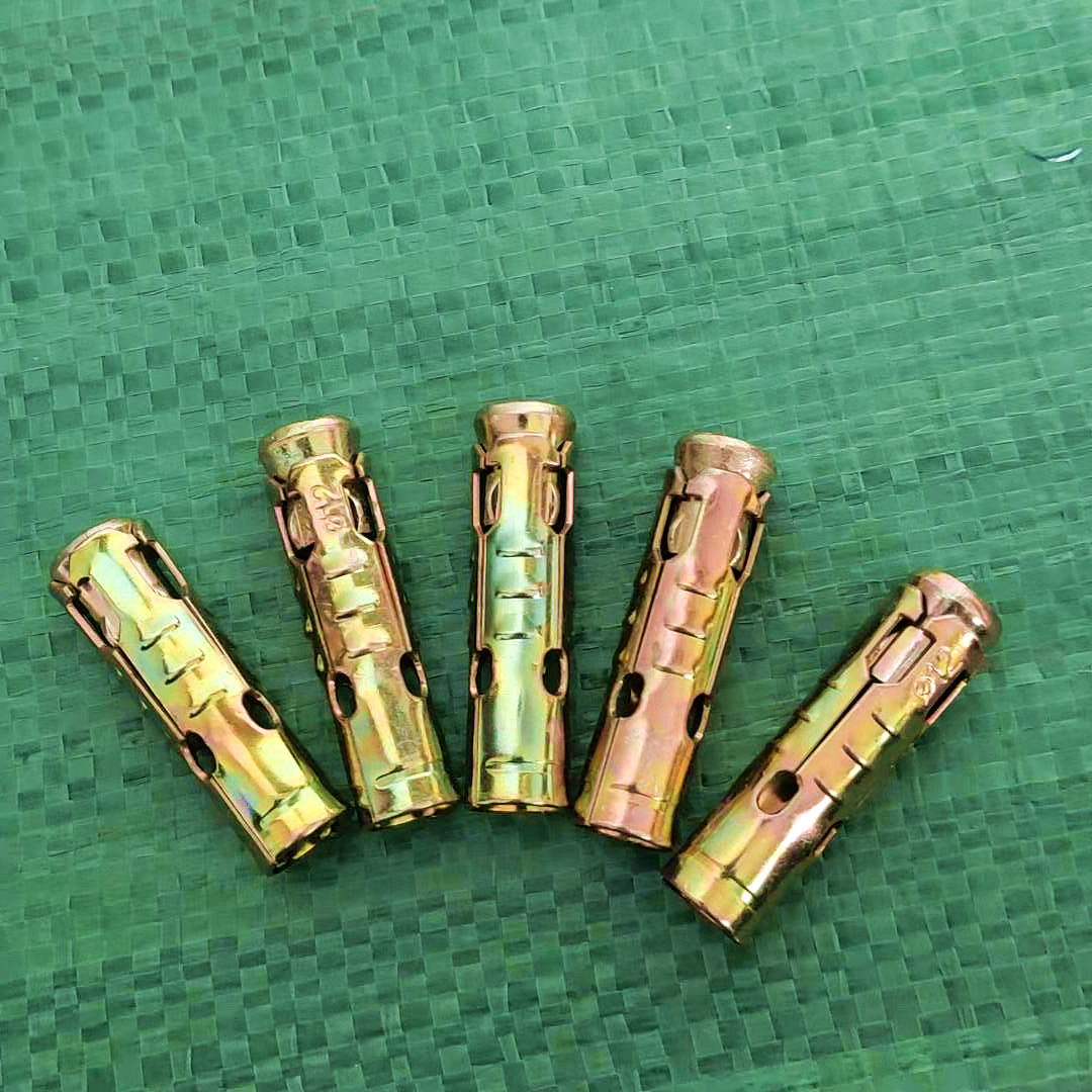 膨胀拉爆一体式鱼鳞吊顶专用螺丝带刺三件件套膨胀螺丝