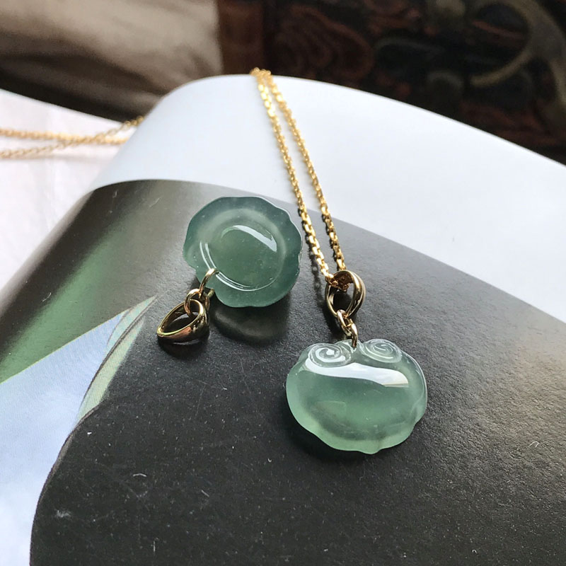 如期而至天然翡翠货冰种蓝水如意吊坠18k金扣头扣头宝宝颈饰