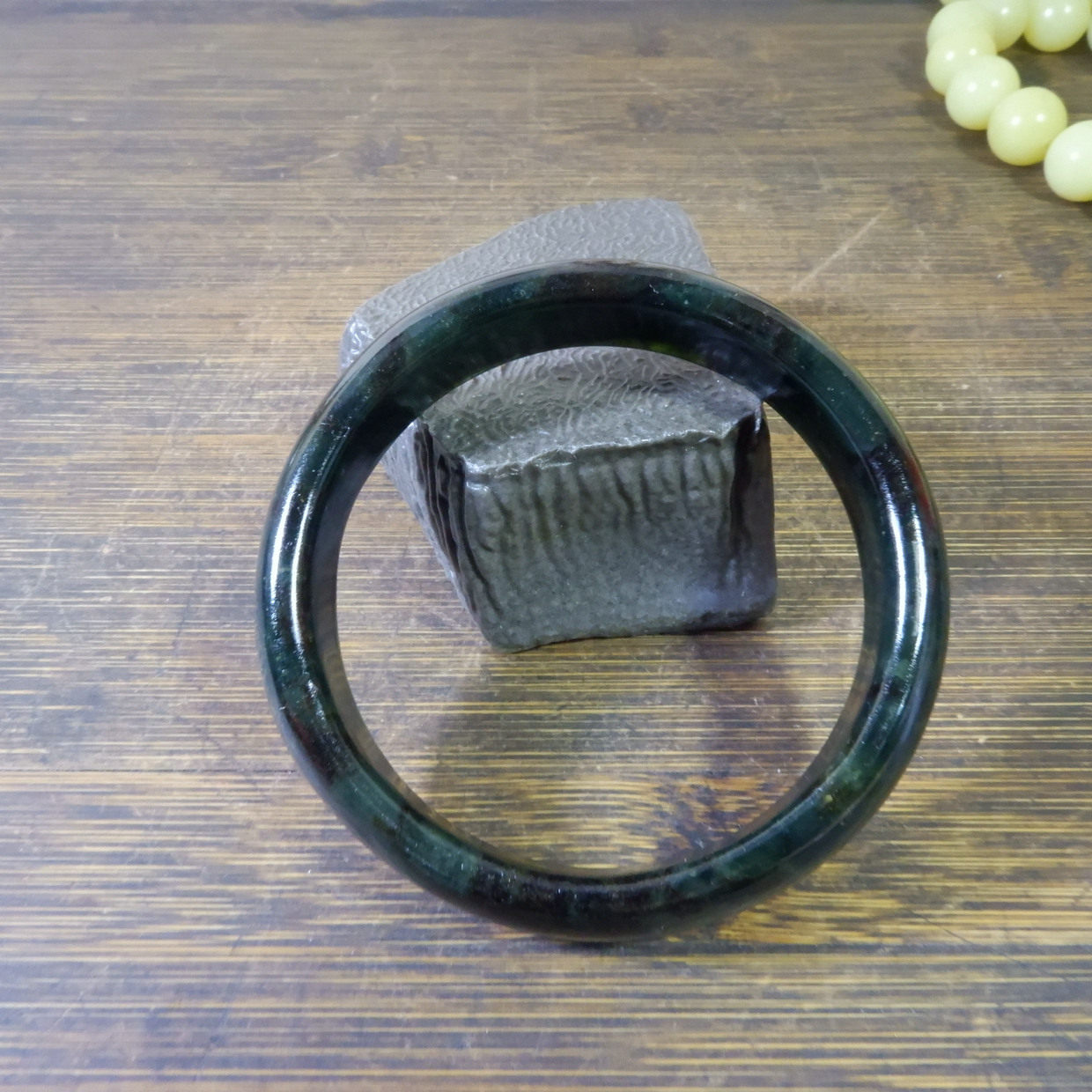 10326号新疆哈密绿色橄榄陨石手镯镯子圈口61mm手镯