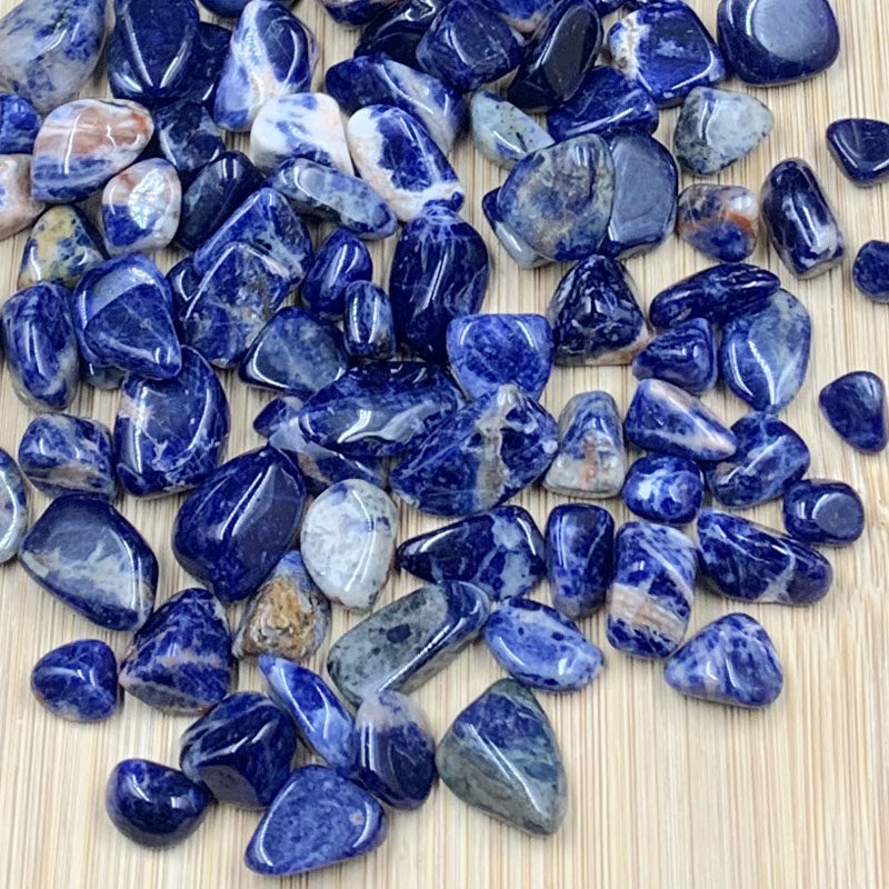 晨曦天然蓝纹石碎石原石摆件蓝色蓝色水晶水晶方钠石摆件