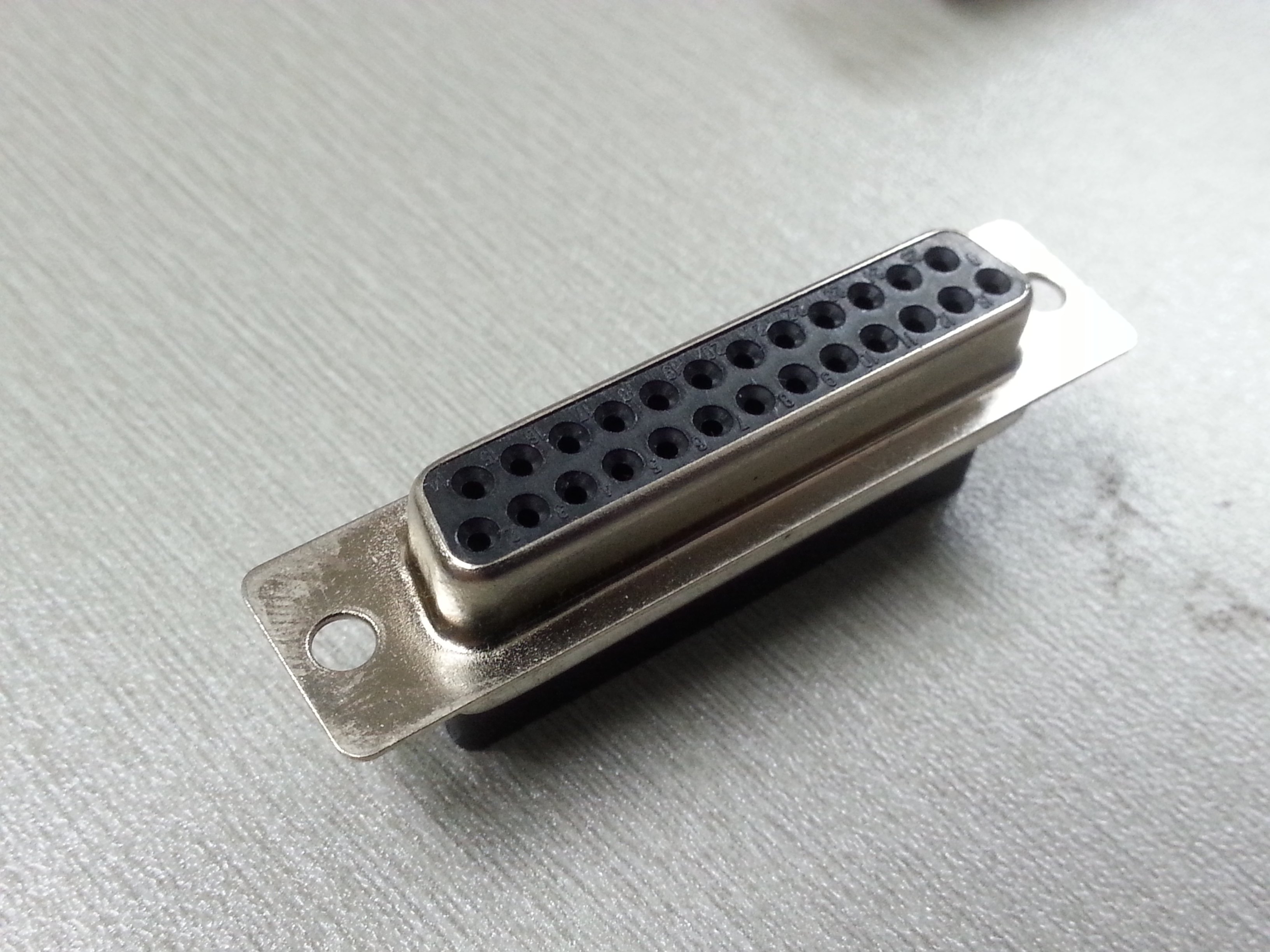 dsub25pin打端式母胶壳db25芯冷压包线母头连接器矩形连接器