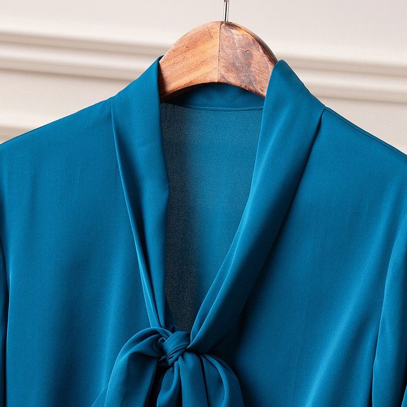 输赢骆伽同款蓝色桑蚕真丝飘带衬衫长袖单排衬衫