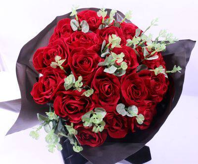 手捧新款街仿真旅拍花纸红玫瑰包花纸大束摄影写真背景布类