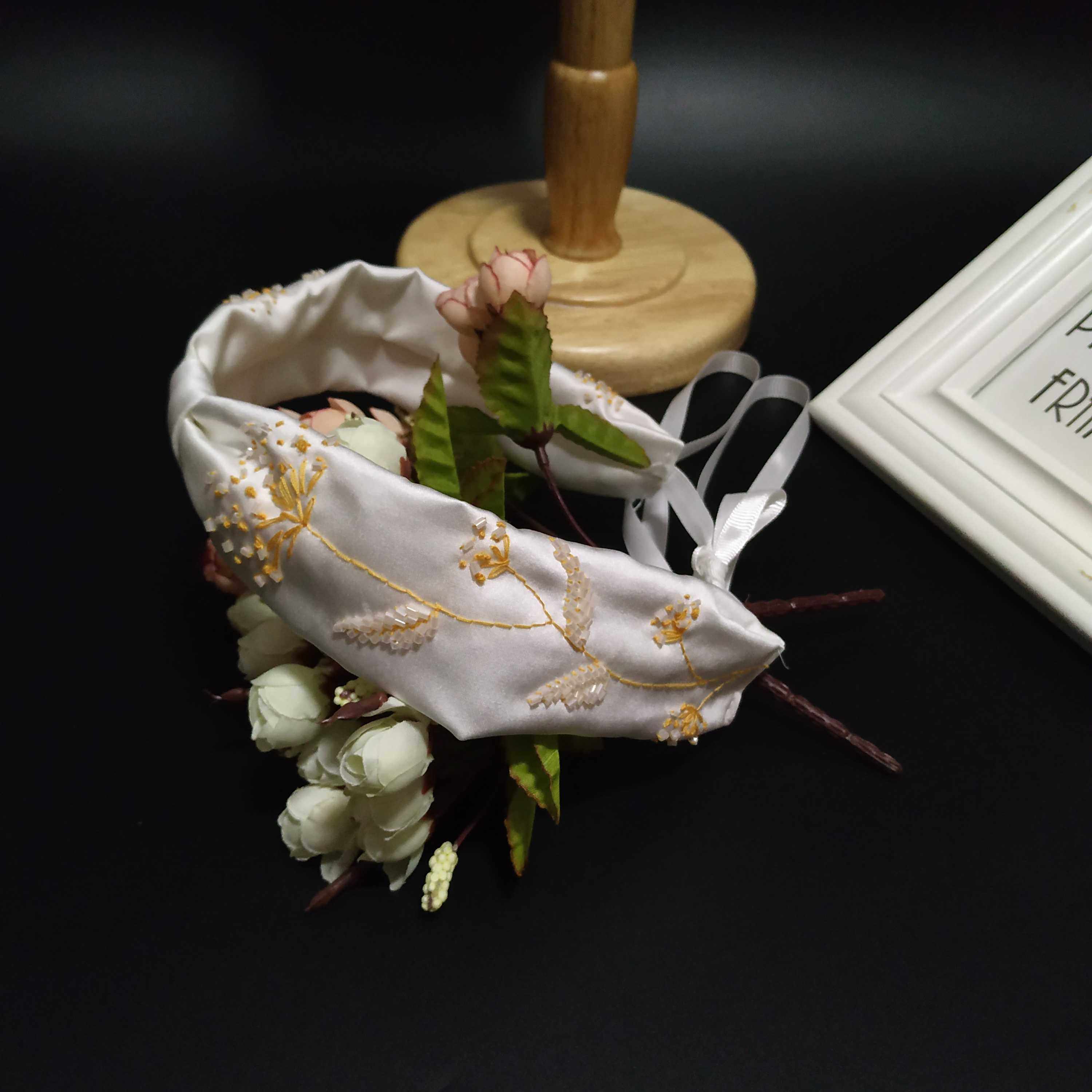 晶世因缘原创缎面手工刺绣发带森系复古新娘珠绣发饰影楼摄影造型