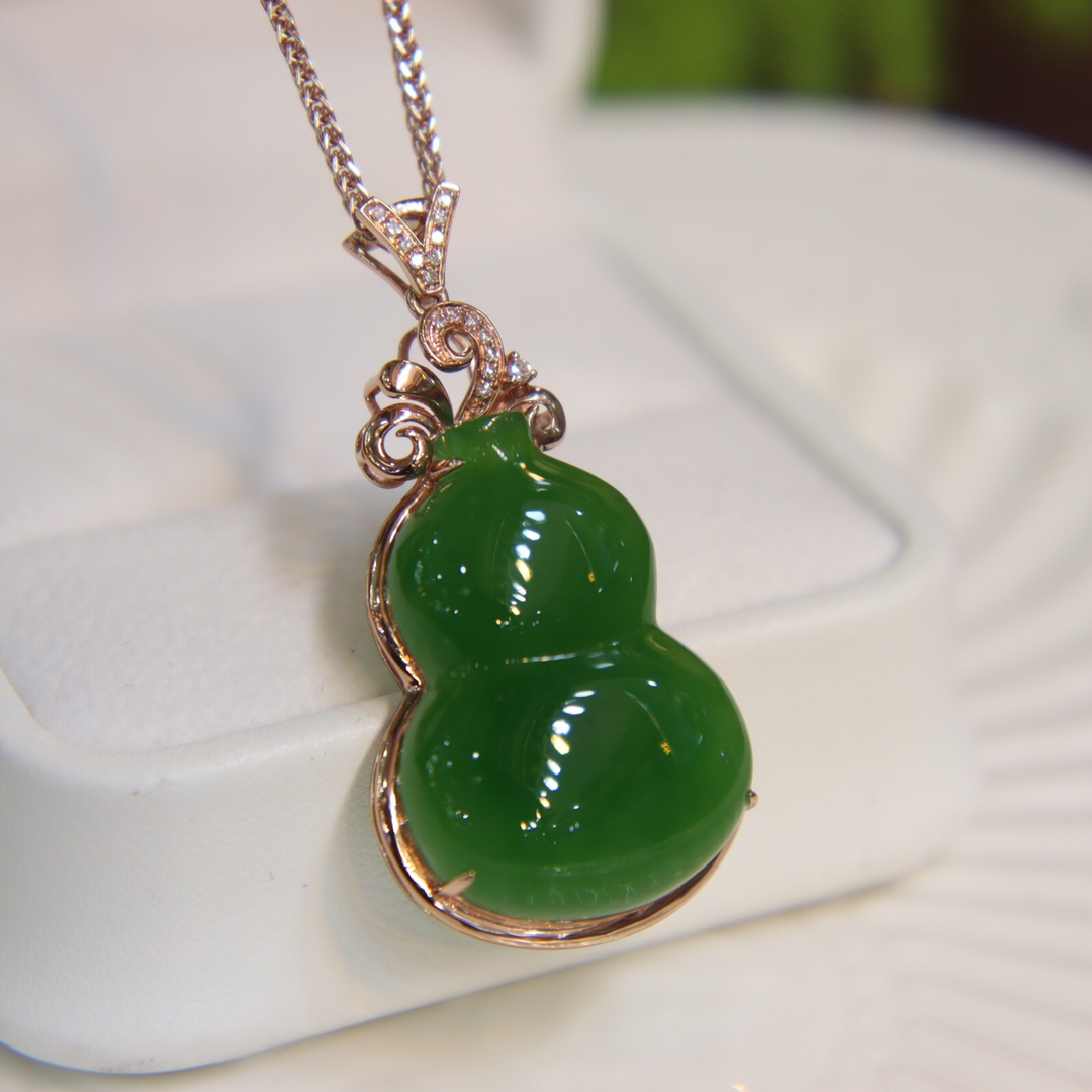 春季18k妈妈玉石项链金项链镶嵌新品葫芦碧玉颈饰