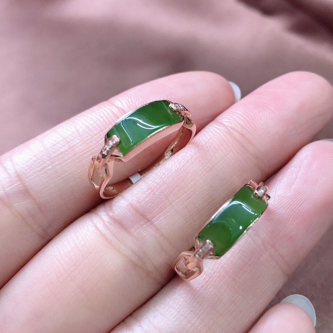 时尚小马指环金指环18k镶嵌马鞍碧玉春季菠菜手饰