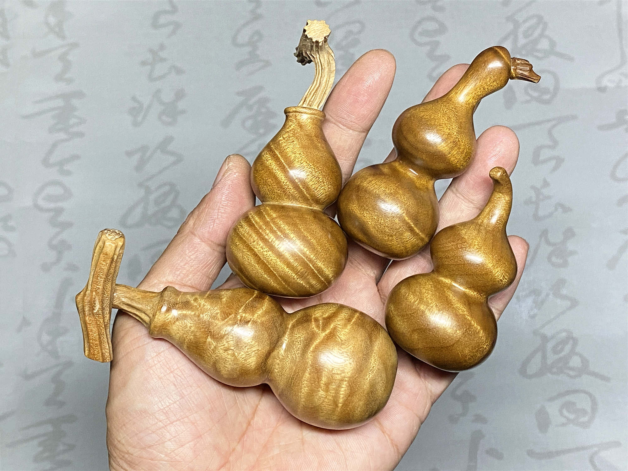 老料手把件木质气车挂件整料金丝楠